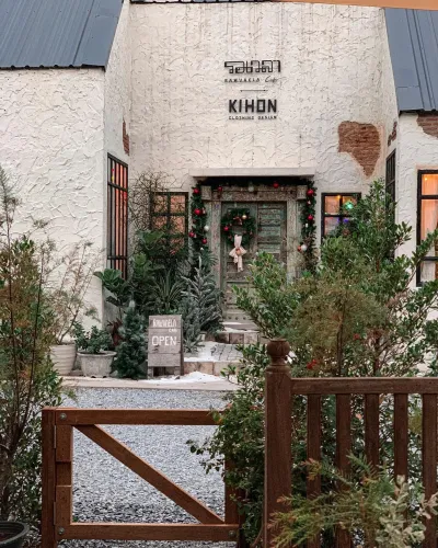 Rawvaela Cafe