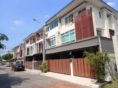 Thanapat Haus Sathorn-Narathiwas