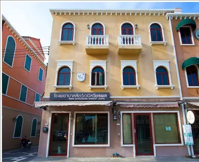 Venice Watcharapol Animal Hospital