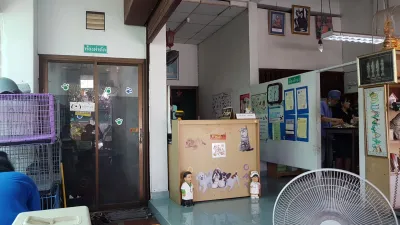 Muang Ek Veterinary Clinic (Bang Poo)