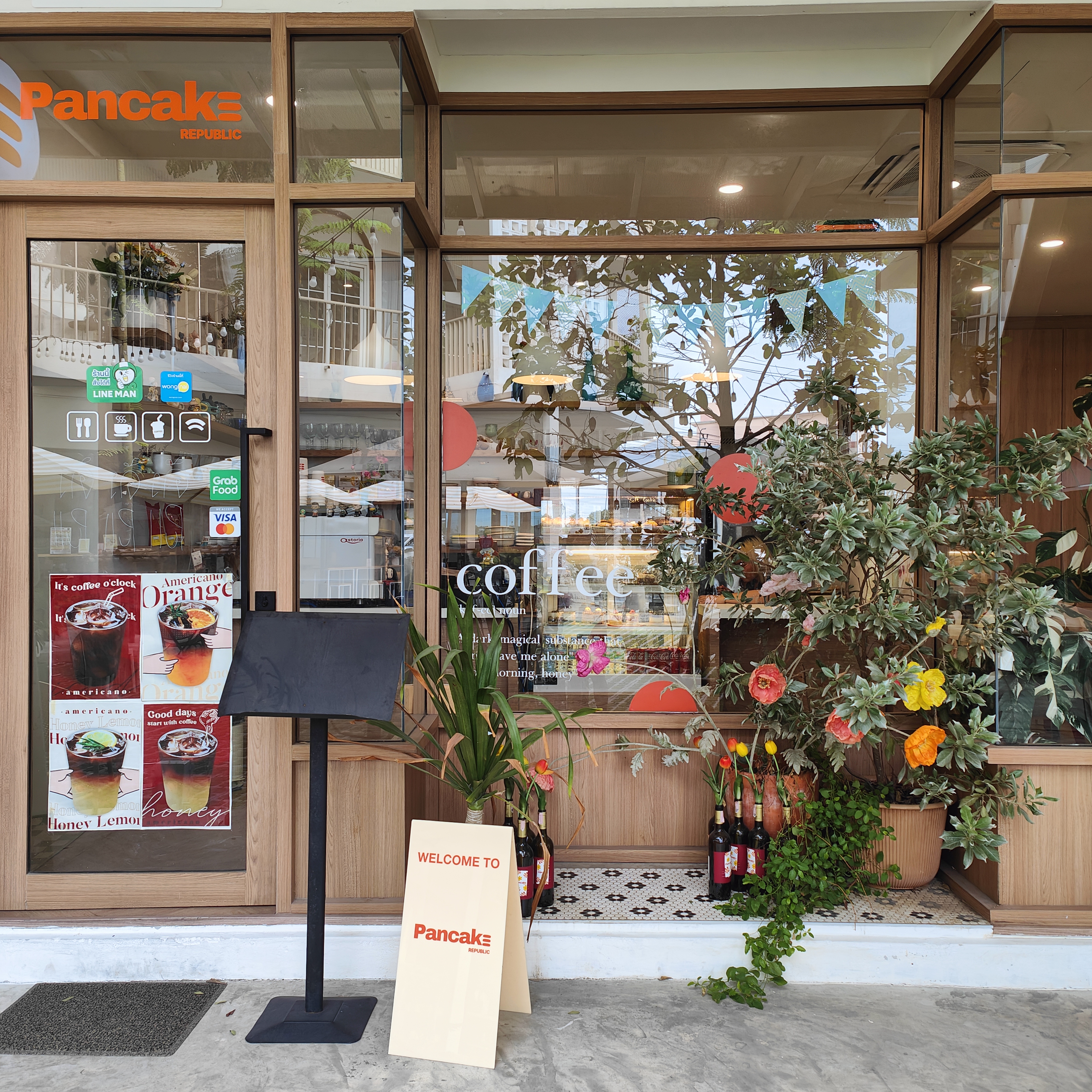 Coffee & Pancake Republic Cafe / bistro all day brunch
