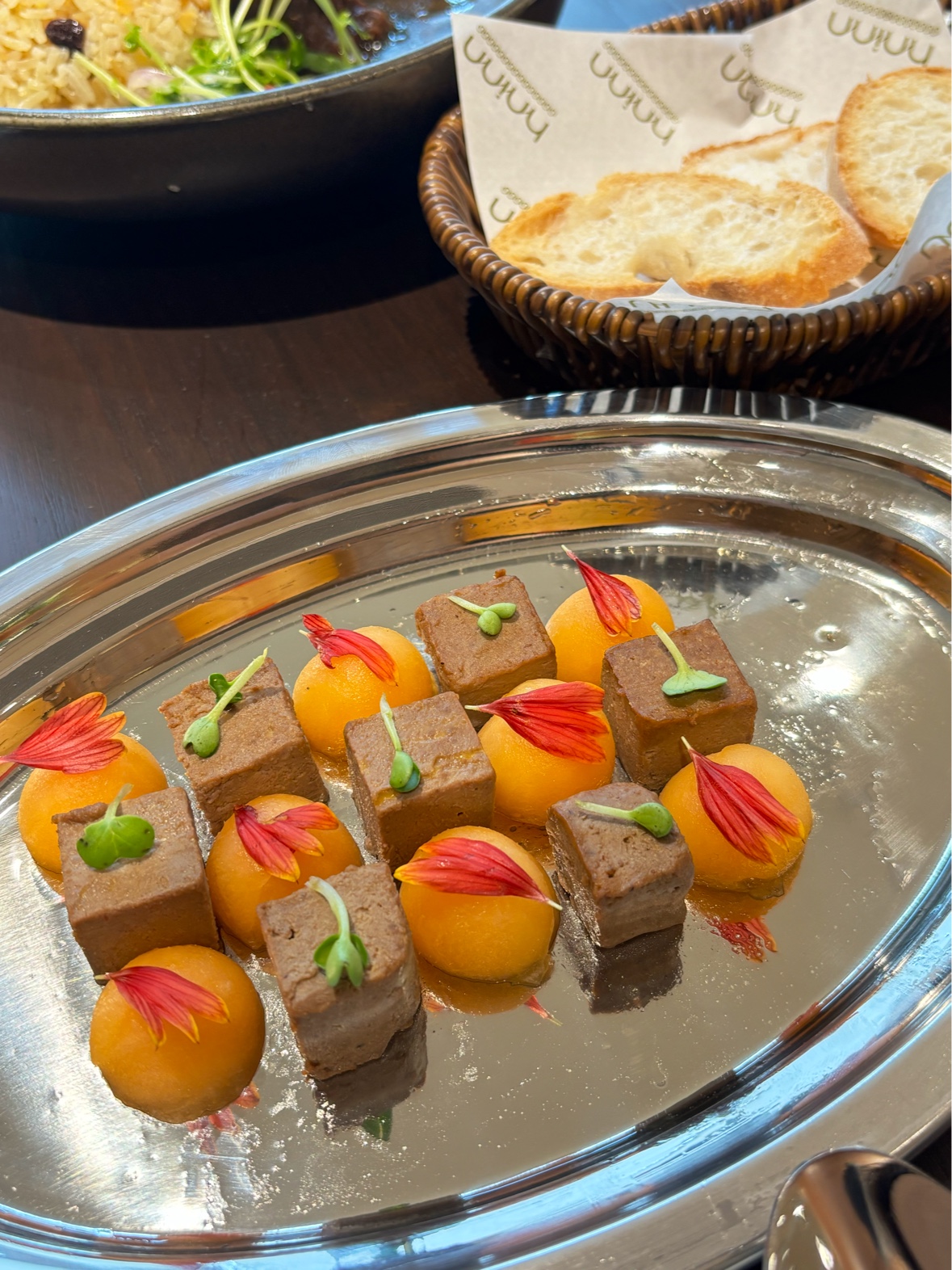 HNINN - CONTEMPORARY BRUNCH & DINING