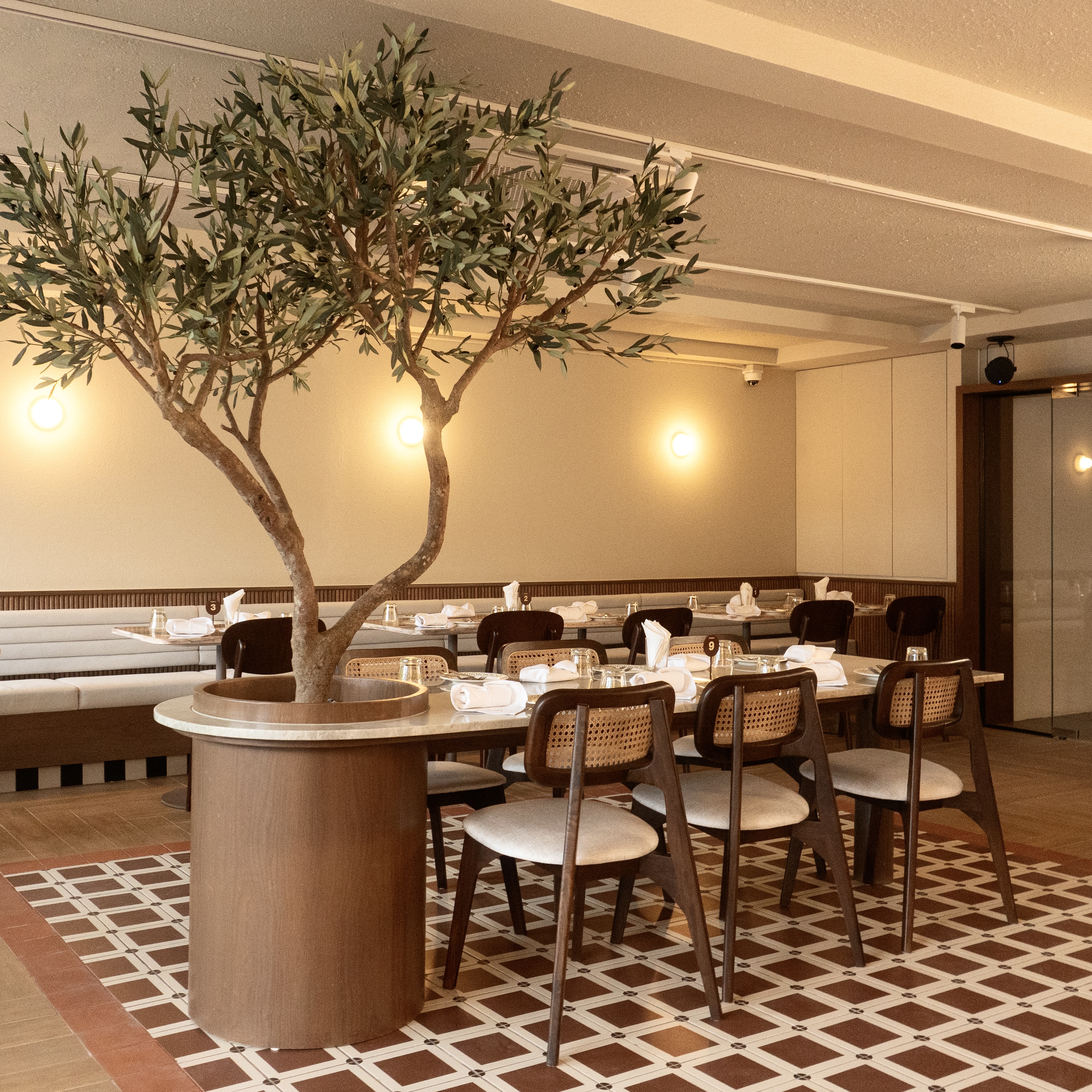 HNINN - CONTEMPORARY BRUNCH & DINING