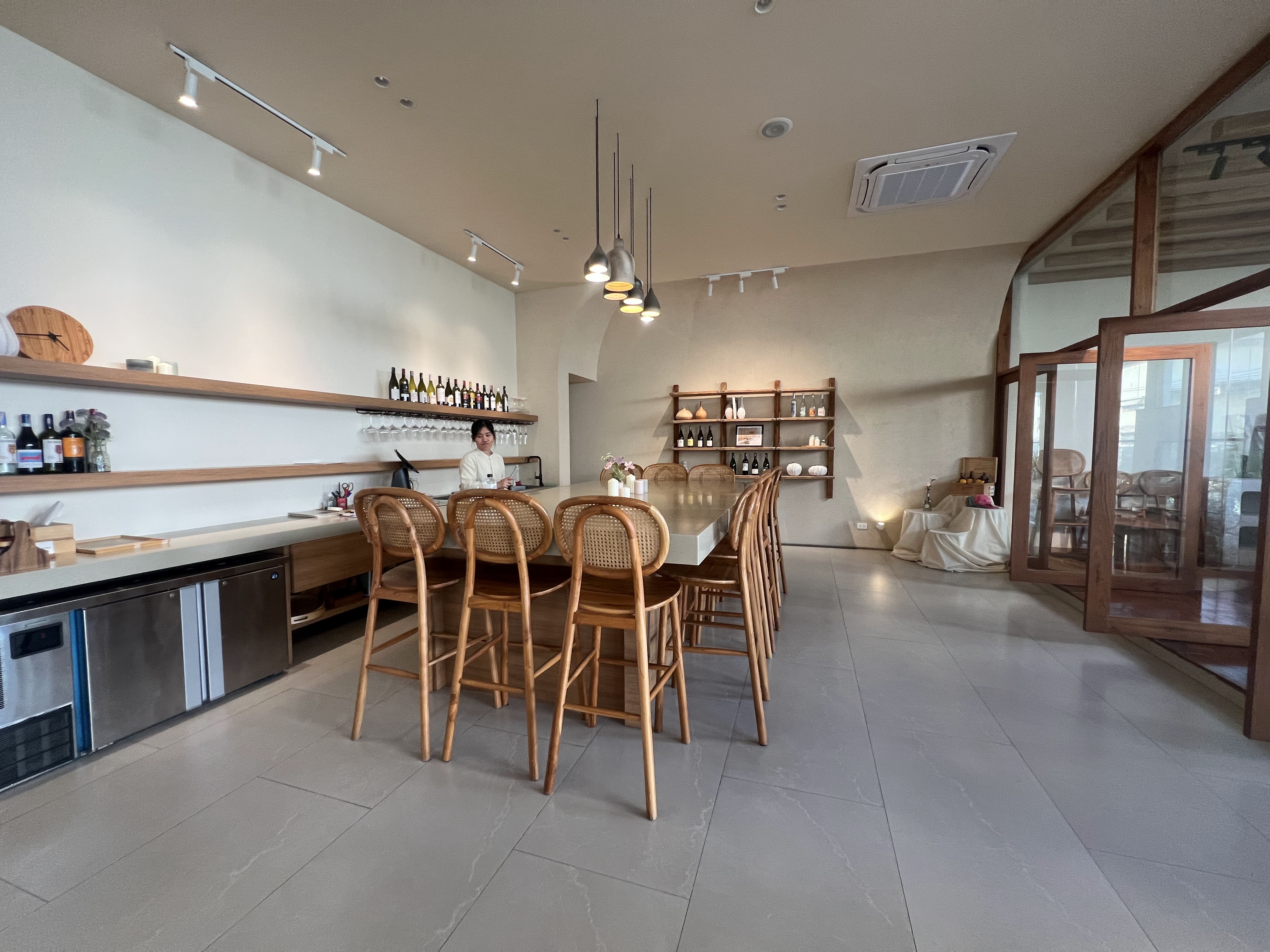 OIKOS Cafe & Restaurant