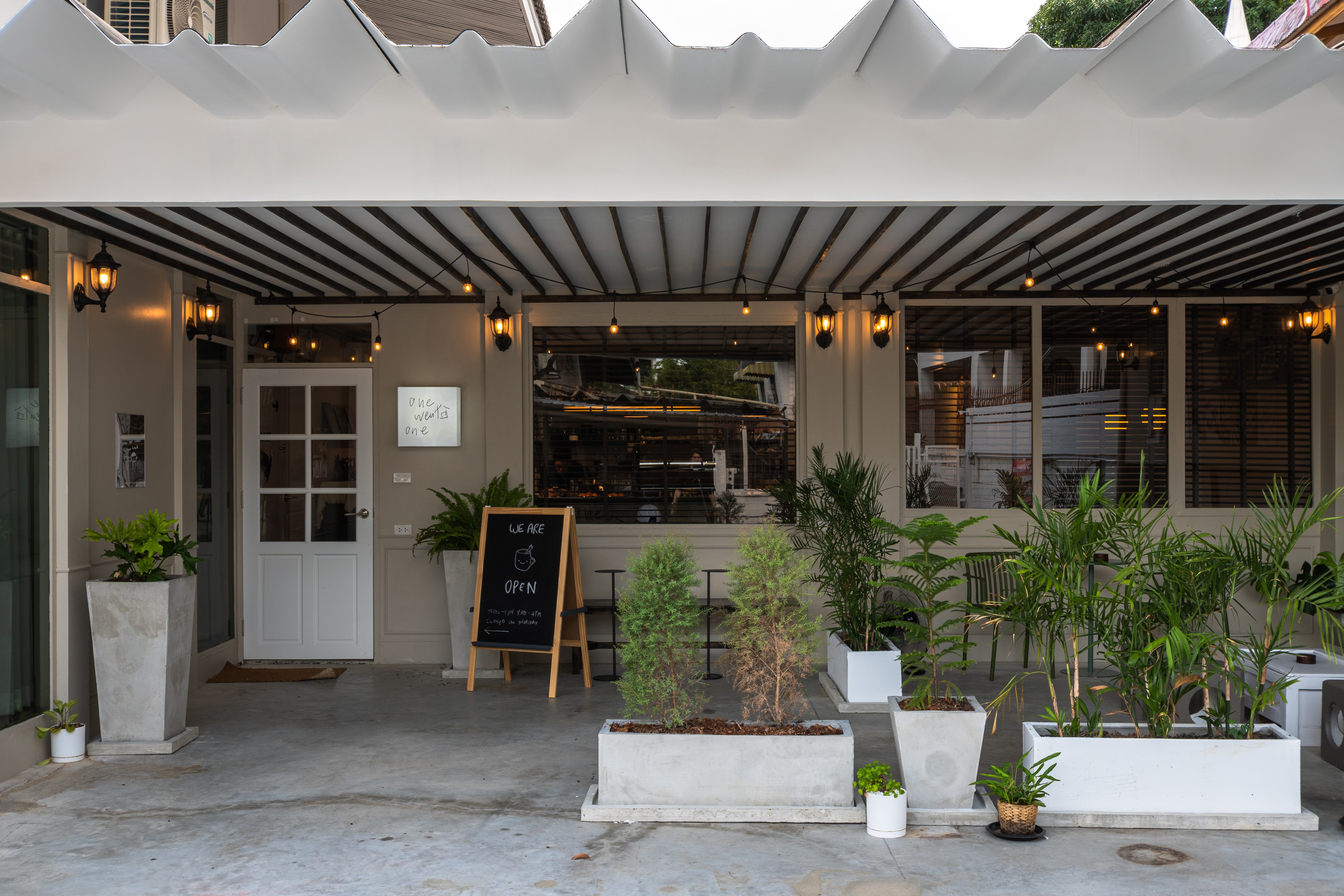 One Went One Cafe