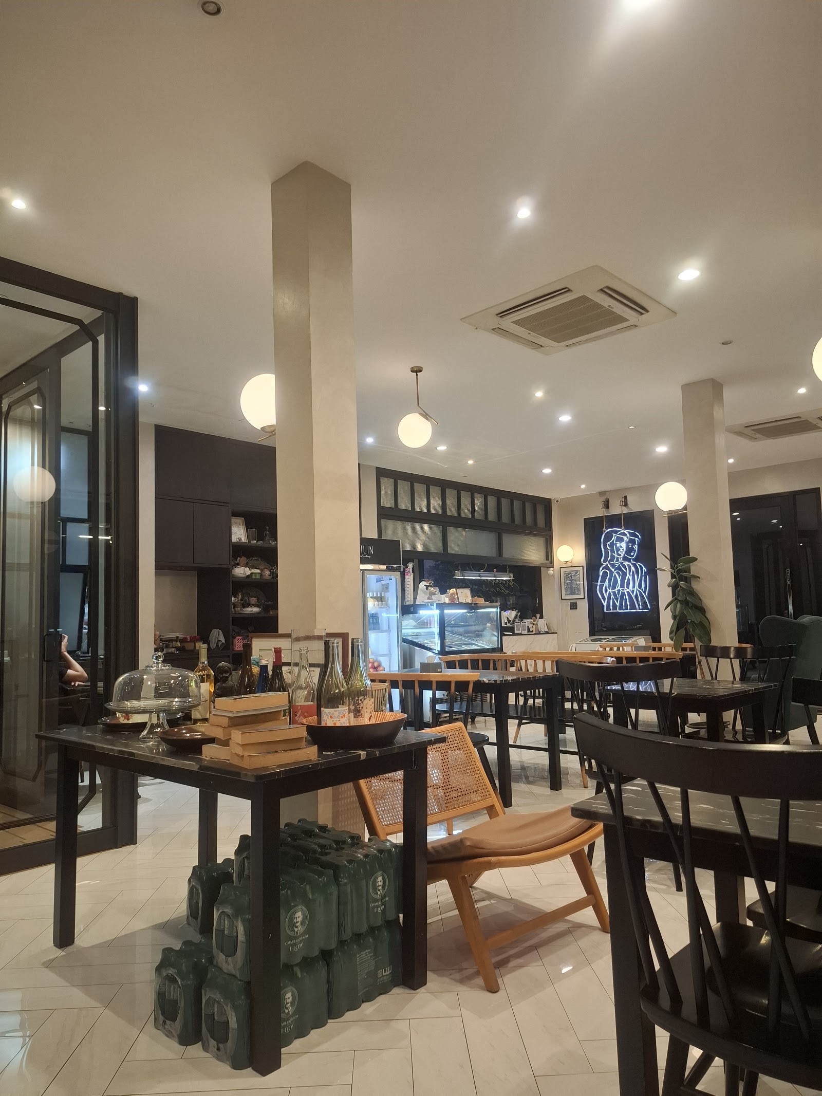 Mililin Cafe & Eatery