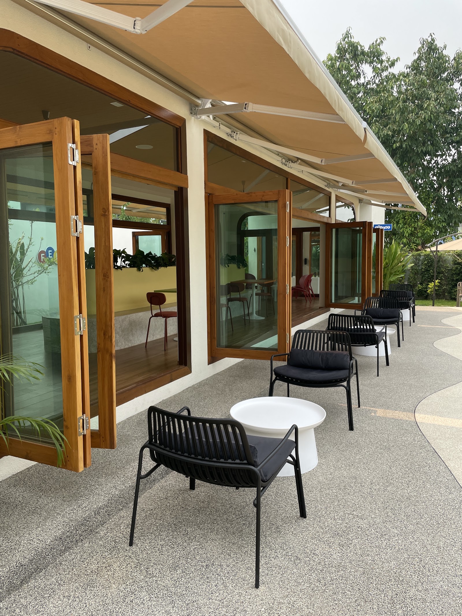 FELLO Cafe & Restaurant