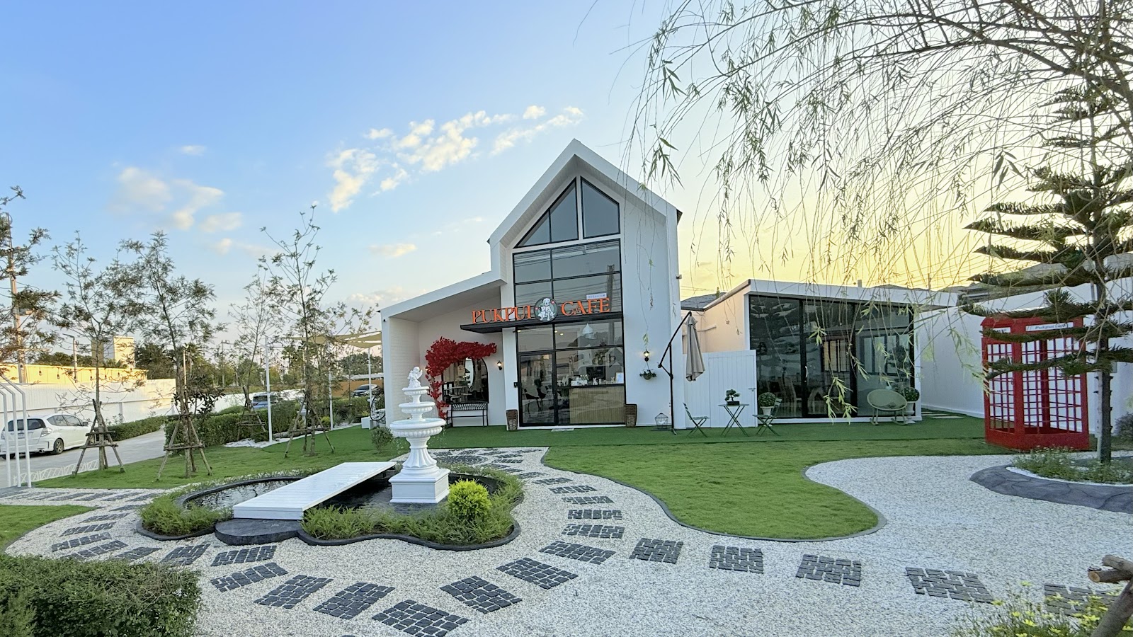 Puk Pui Cafe & Cat & Dog Hotel