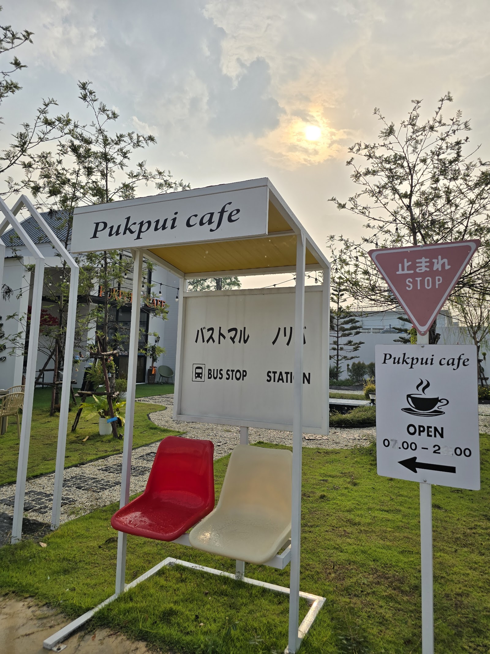 Puk Pui Cafe & Cat & Dog Hotel