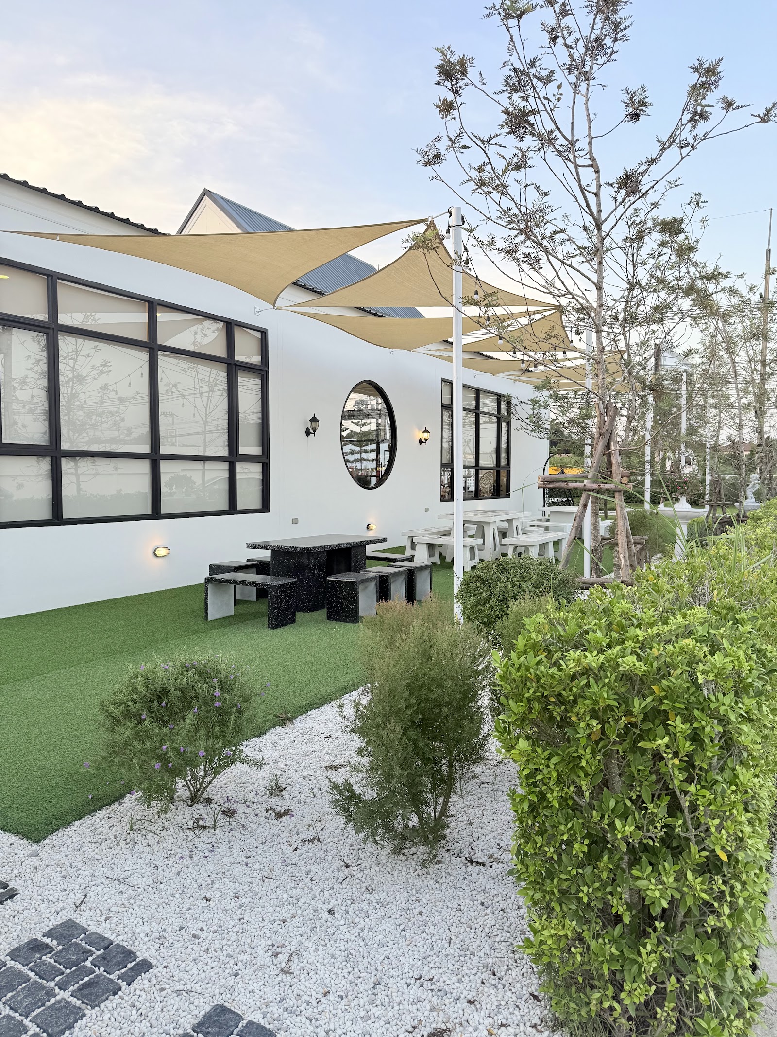 Puk Pui Cafe & Cat & Dog Hotel