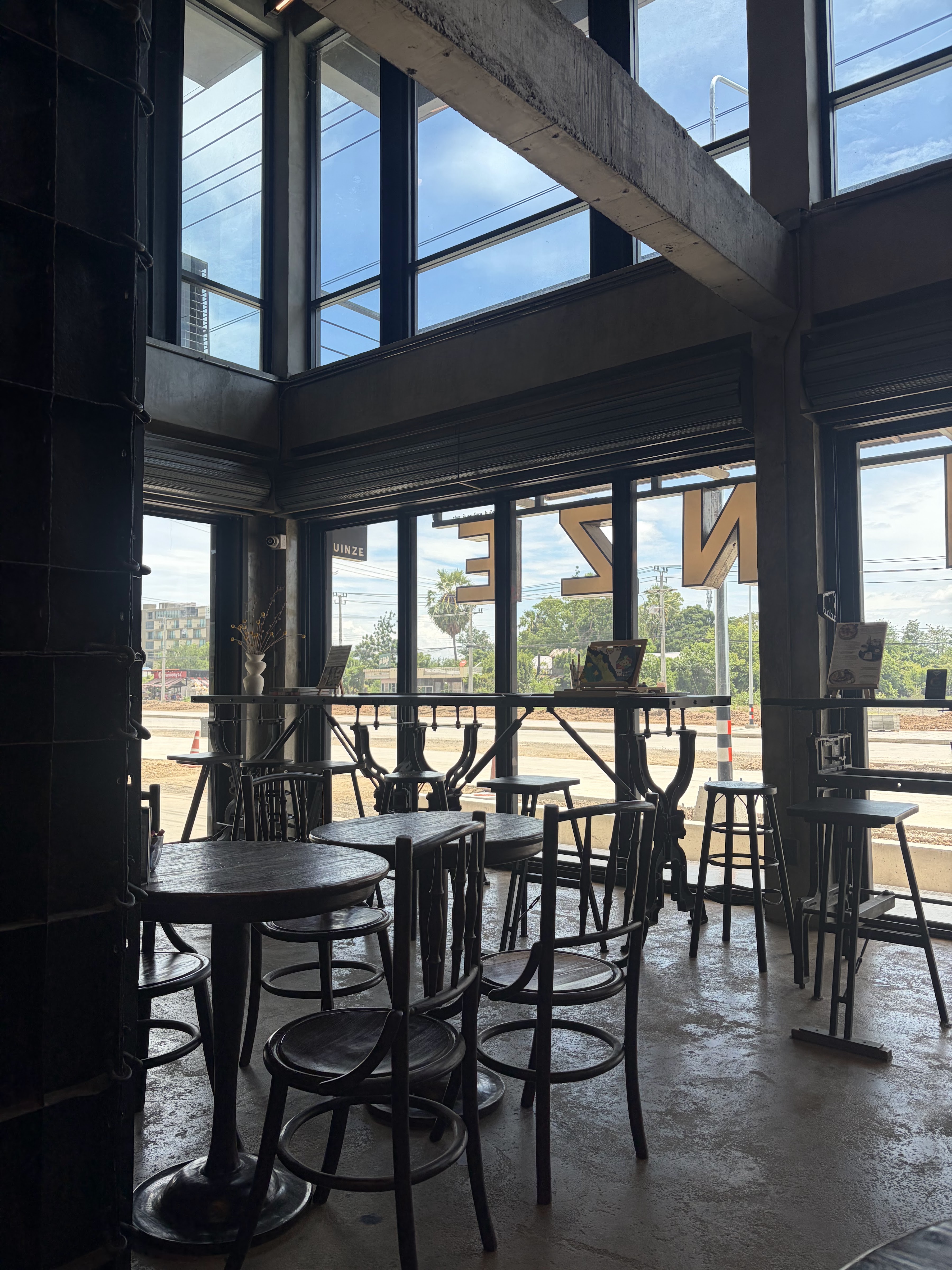 Quinze Cafe & Space