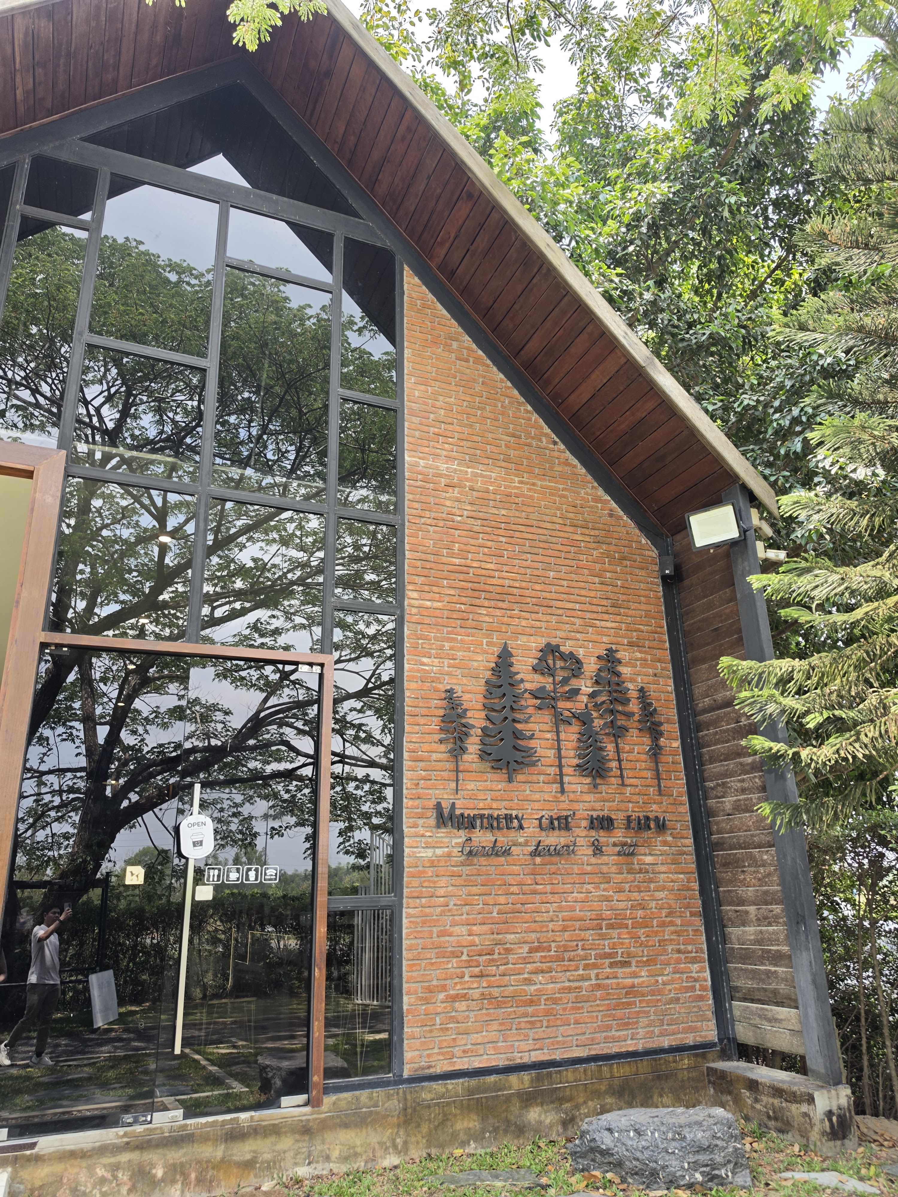 Montreux Cafe and Farm