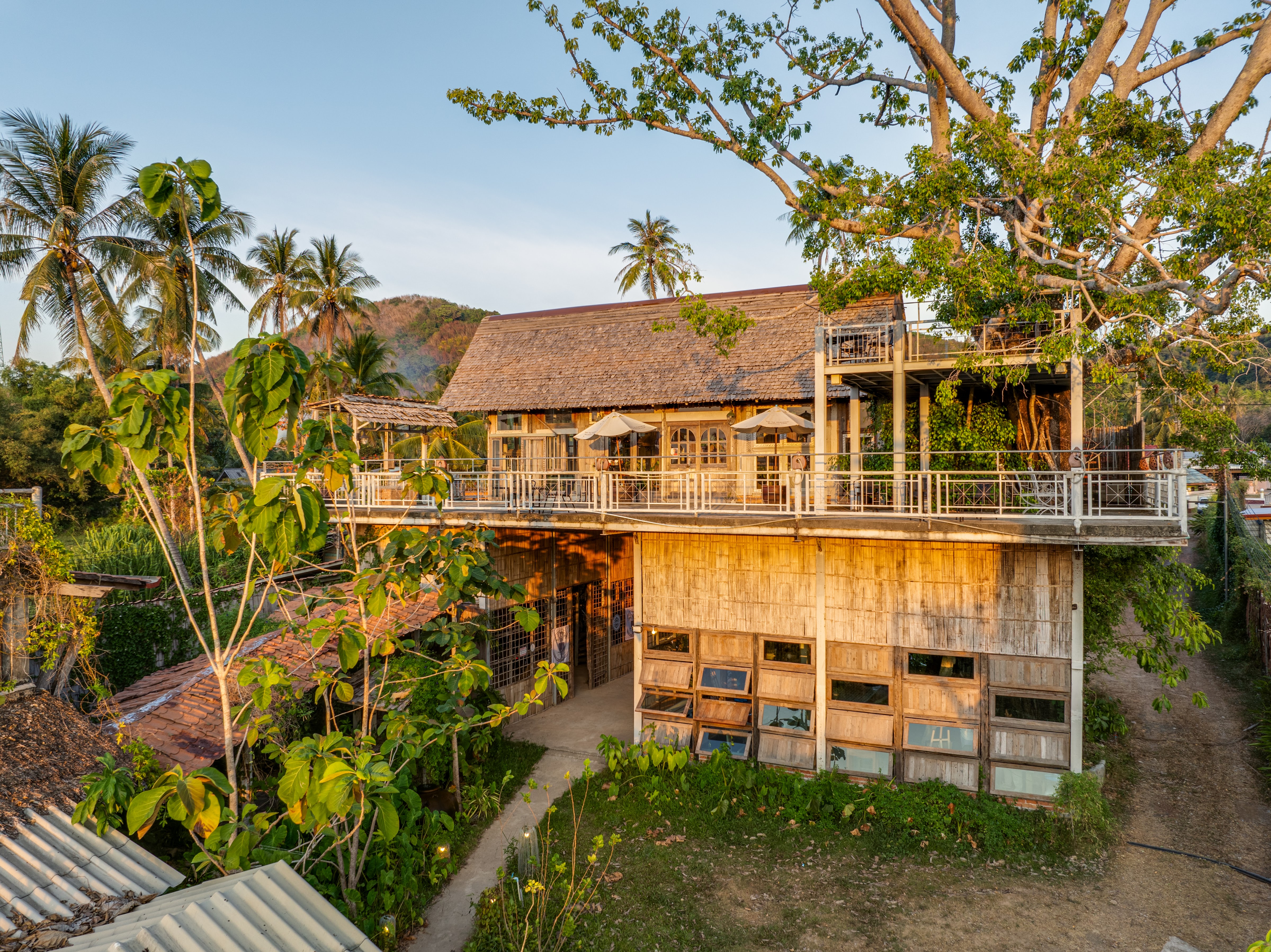 Artisan Koh Yao, handcraft beachfront villa