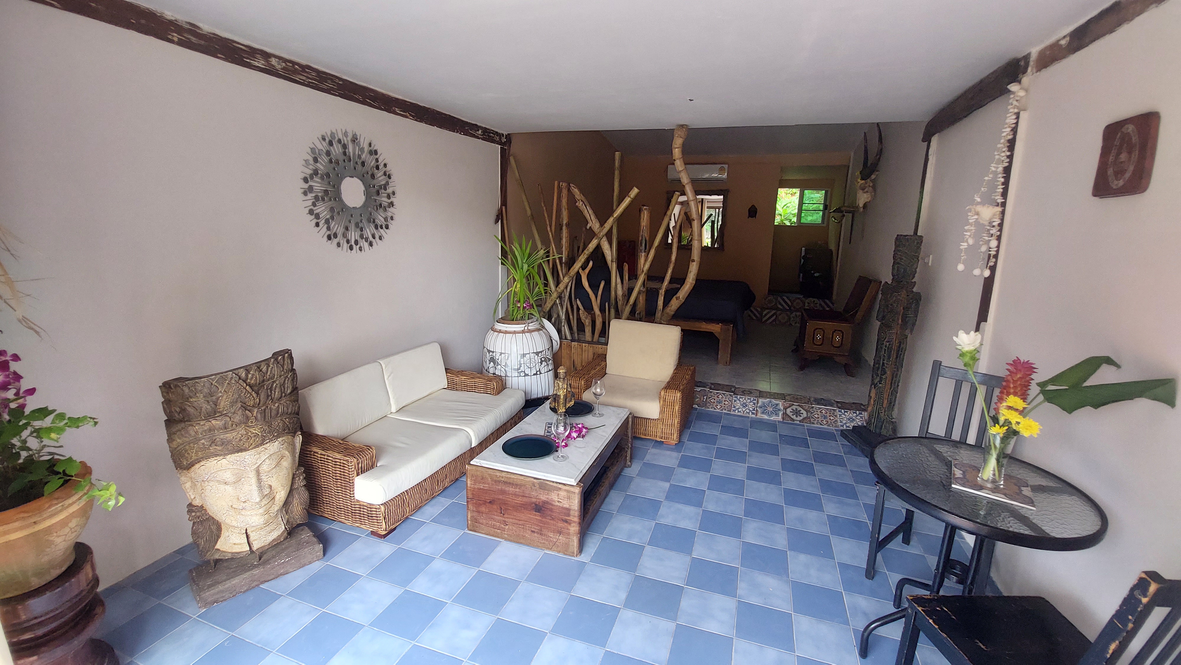 Baan Si Khao YANUI