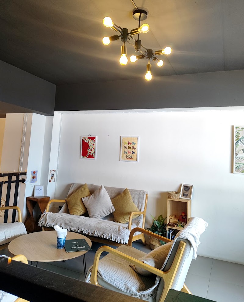 MonAmi Café